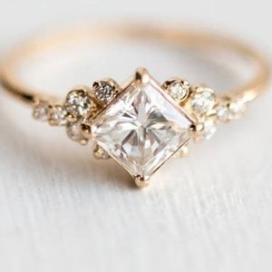 Elegant Square Cut Diamond Princess Ring